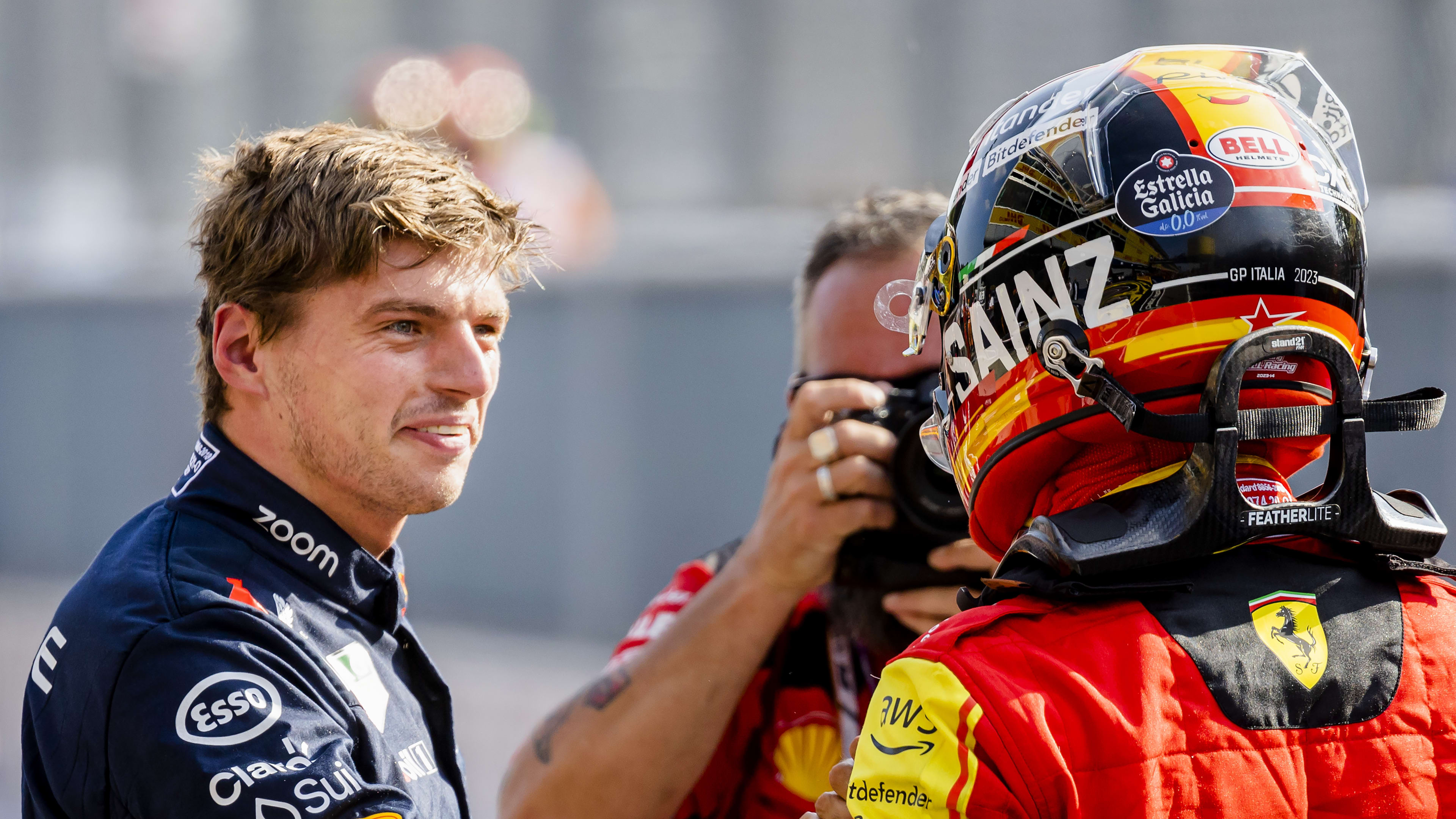 MONZA - Max Verstappen (Red Bull Racing) congratulates Carlos Sainz (Ferrari) on achieving pole